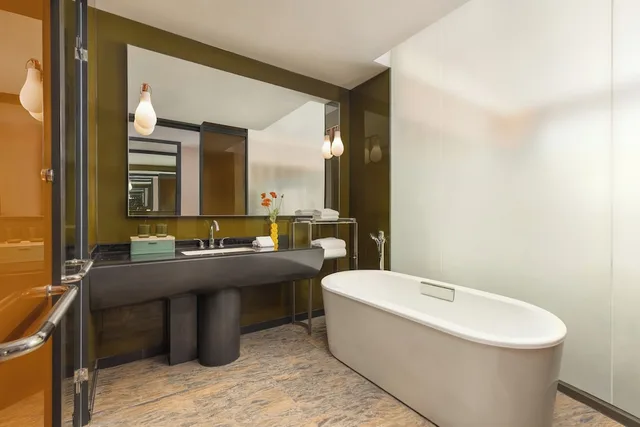 غرفة بريميوم بسرير كينج، Holiday Inn Shanghai Minhang Center by IHG 3/4