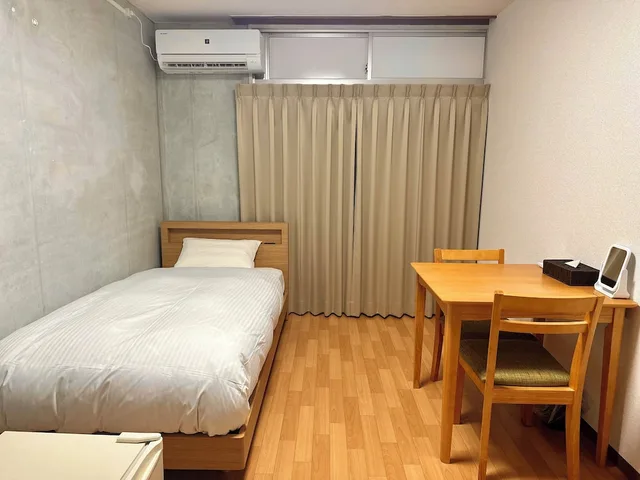 غرفة قياسية بسريرين منفصلين بحمام مشترك، Travel&Book Hotel Hulaton Cabin Takamatsu - Hostel 1/2