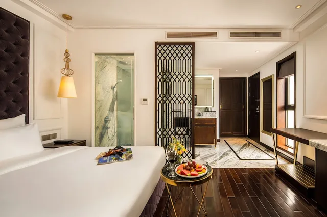 غرفة غراند ديلوكس بسرير كوين، Anatole Hotel Hanoi 8/8