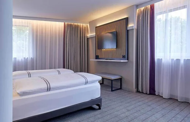 Superior, Double Bed, Premier Inn Lindau Hotel 2/10