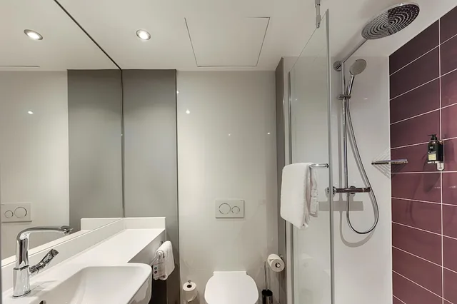 غرفة قياسية بسرير مزدوج، Premier Inn Dusseldorf City Friedrichstadt 6/6