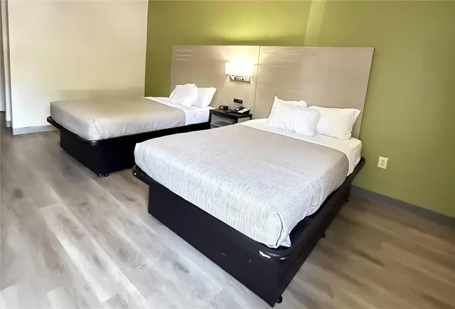 غرفة بسريرين مزدوجين لذوي الإعاقة، Quality Inn & Suites Thomasville-High Point 2/4