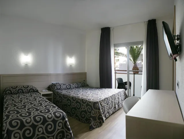 غرفة قياسية ثلاثية بسريرين كوين، Tossa Beach Center 1/2