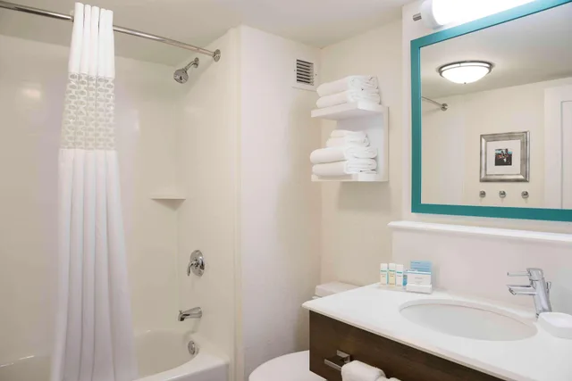 غرفة بسرير مزدوج، Hampton Inn Grand Rapids North 1/2