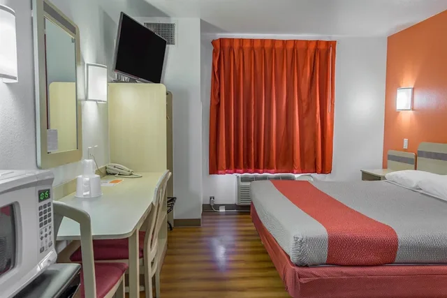 غرفة ديلوكس بسرير كينج، Motel6 Redmond, OR 3/4
