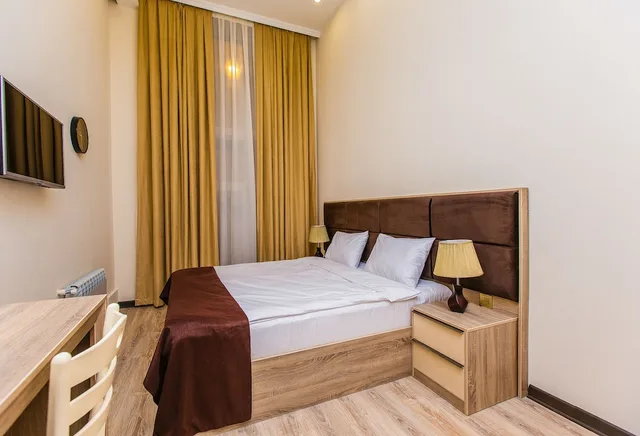 شقة بسرير كينج بإطلالة على الحديقة، DELUXE CITY HOTEL 2/9