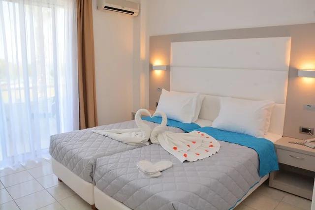 غرفة قياسية بسريرين منفصلين، Costa Angela Seaside Resort 4/10