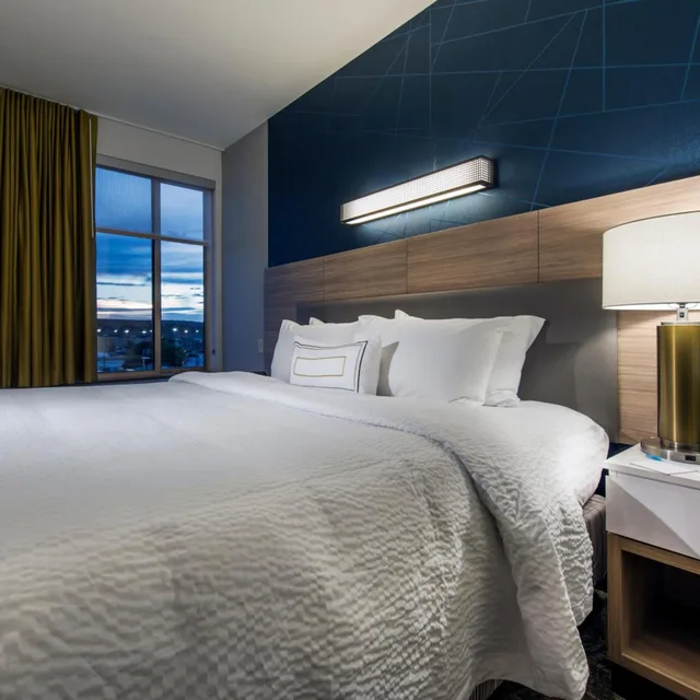جناح بسرير كينج بإطلالة على الجبل، Springhill Suites Gallup 1/4