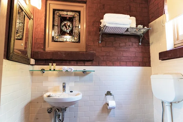 كوخ فاخر بسرير كوين بحوض جاكوزي، Buxton Manor 4/6