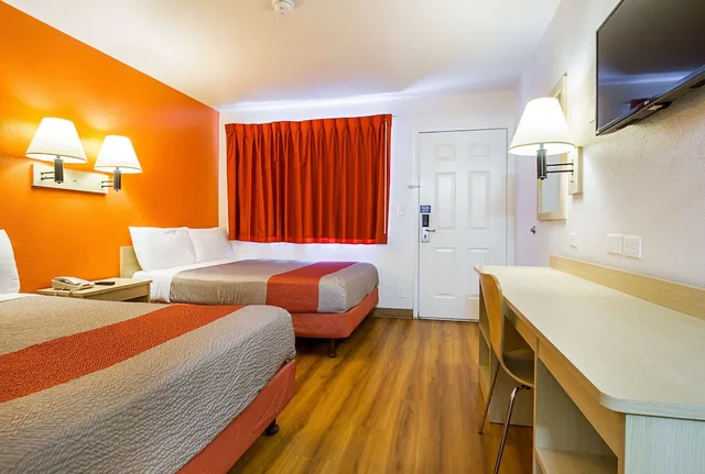 غرفة قياسية بسريرين مزدوجين، Motel6 Mesa, AZ - North 3/5