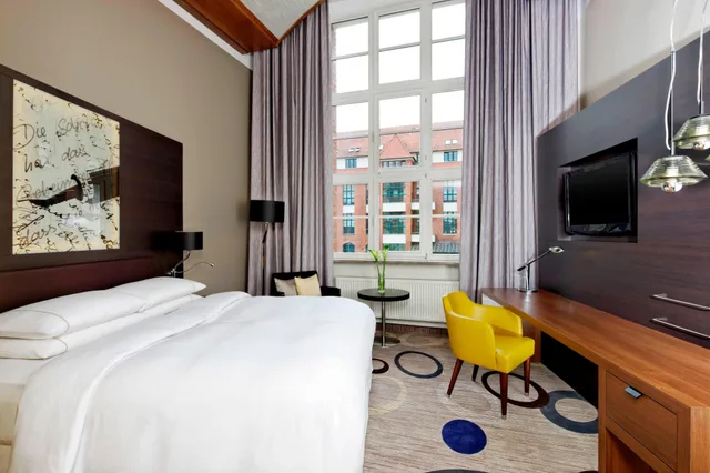غرفة كلوب بسرير كينج، Sheraton Hannover Pelikan Hotel 1/2