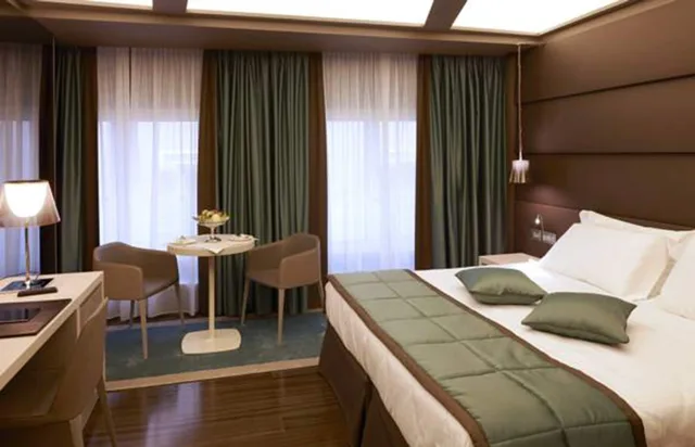 غرفة ديلوكس بسريرين منفصلين، Harry's Bar Trevi Hotel & Restaurant 2/7