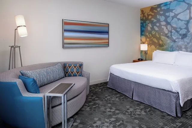 غرفة بسرير كينج مع أريكة لذوي الإعاقة، Courtyard Kansas City Overland Park/Convention Center 2/5
