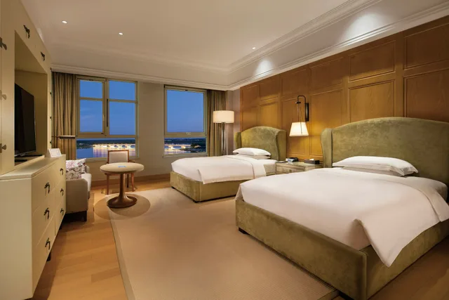 غرفة بسريرين منفصلين بإطلالة على البحيرة، Hilton Wenan 3/6