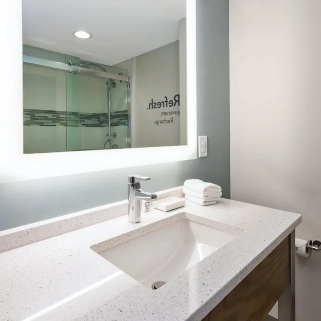 جناح جونيور، EVEN Hotel Ann Arbor 7/9