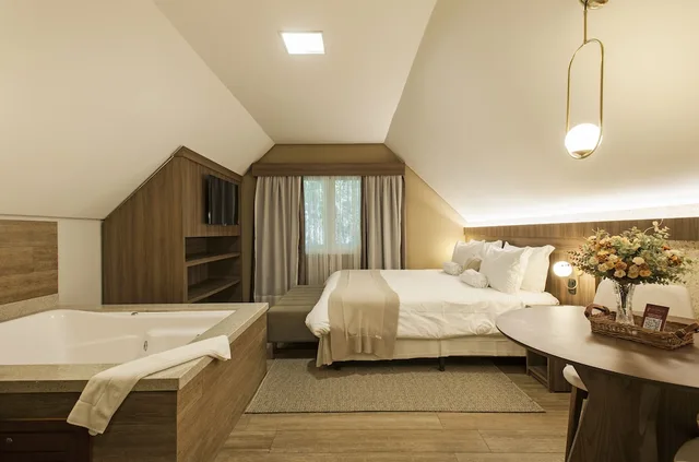 جناح بريميوم بسرير كينج وسريرين منفصلين بحوض استحمام، Hotel Fioreze Primo 7/10