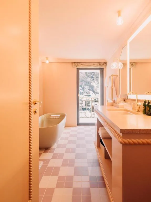 جناح غراند جونيور، Parkhotel Beau-Site 5/7
