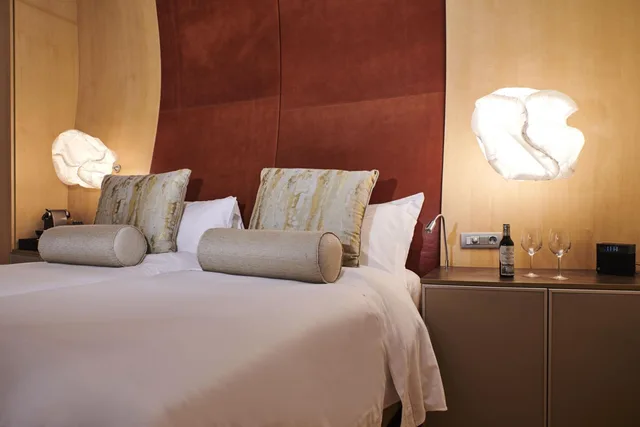 غرفة ديلوكس بسرير كينج بإطلالة على الجبل، Hotel Marques de Riscal A Luxury Collection Hotel Elciego 5/8