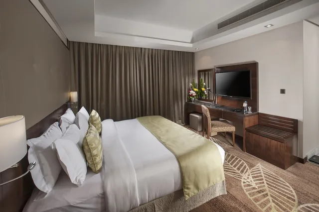 جناح عائلي تنفيذي بسرير مزدوج مع أريكة، Ramee Rose Hotel 2/6