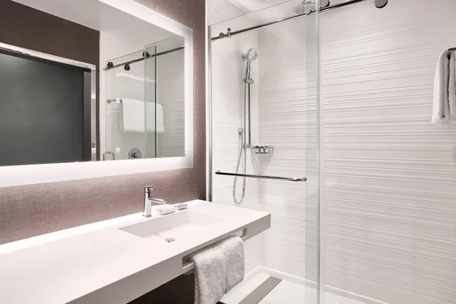 غرفة قياسية بسريرين كوين، AC Hotel by Marriott Columbus Downtown, GA 3/3