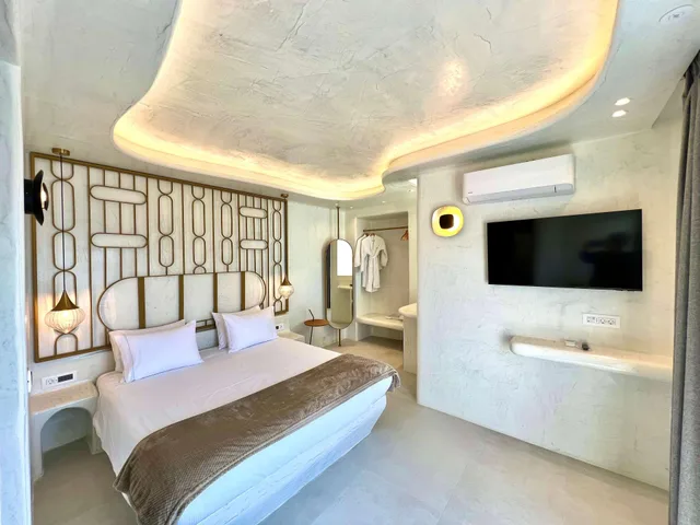 جناح شهر العسل بإطلالة على البحر، Athina Luxury Suites 10/10
