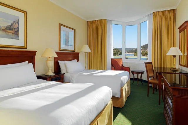 غرفة بسريرين منفصلين بشرفة، HEIDELBERG MARRIOTT HOTEL 1/3