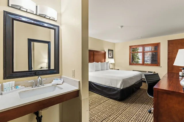 Standard, King Bed, Accessible, Ellis Island Hotel Casino & Brewery 9/9