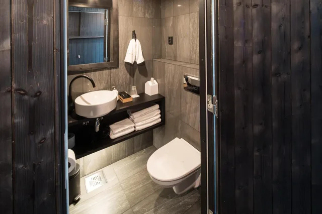 غرفة قياسية بسرير مزدوج، Arctic Treehouse Hotel 3/3