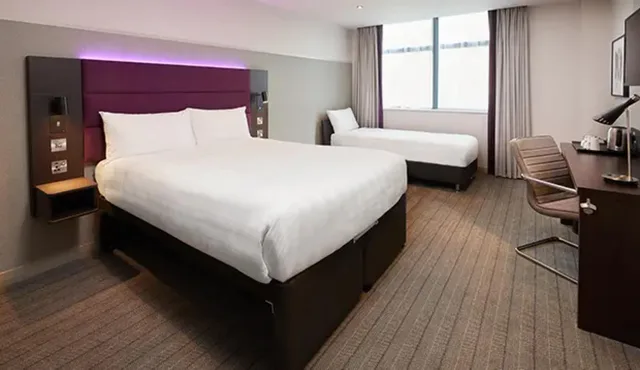 غرفة عائلية بسرير مزدوج مع أريكة، Premier Inn London Uxbridge Town Centre 2/2