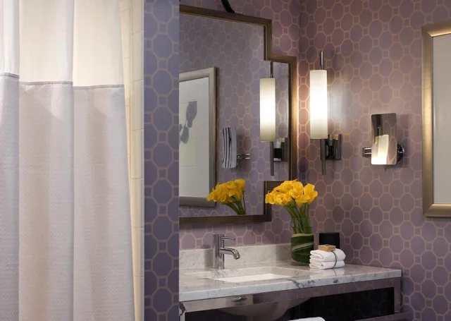 Essential, 2 Queen Beds, City View، Kimpton Hotel Palomar Philadelphia 2/3