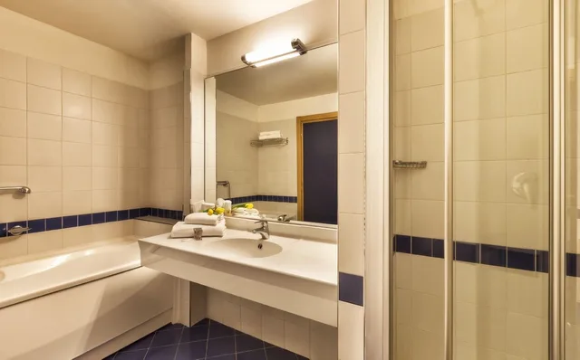 غرفة كلاسيكية ثلاثية بسرير كوين وسرير فردي، Hotel Ski Club Regina E Fassa 2/3