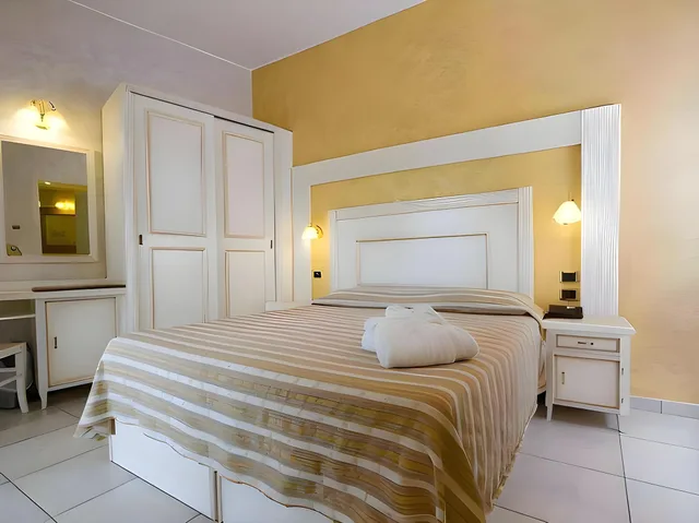 غرفة قياسية بسرير مزدوج بإطلالة جزئية على البحر، Hotel Diplomat Palace 1/1
