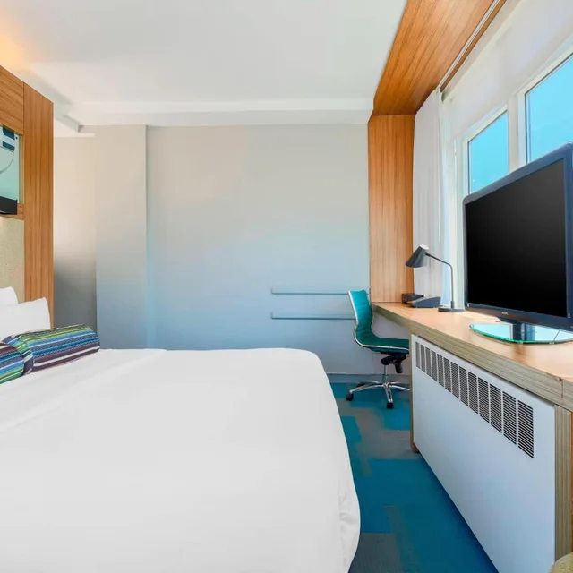 Aloft, Guest Room, King Bed، Aloft Harlem Hotel 2/6