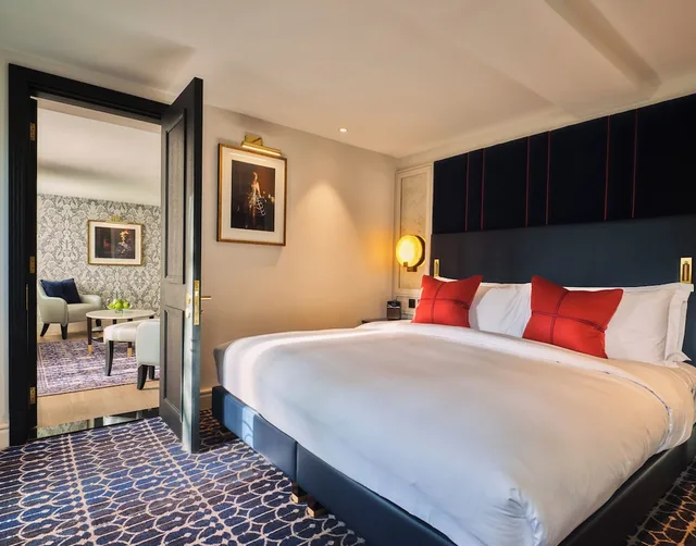 لوفت بسريرين كينج، The Mayfair Townhouse – an Iconic Luxury Hotel 1/3