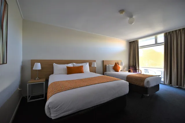 غرفة قياسية بسرير كوين وسرير فردي، Comfort Inn and Suites Lakes Entrance 2/4