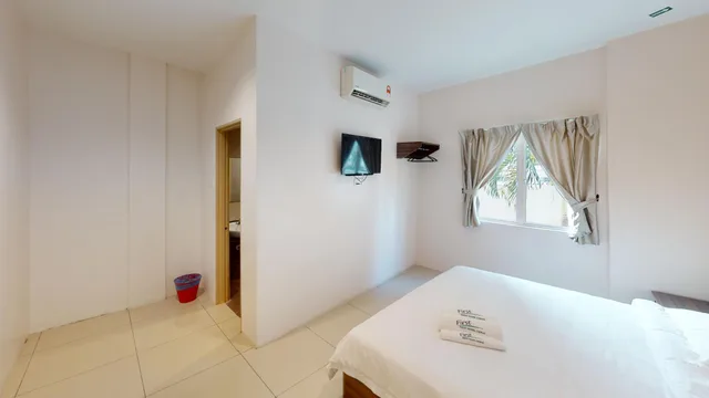 غرفة بسرير كينج، First Guest House Cheras 1/1