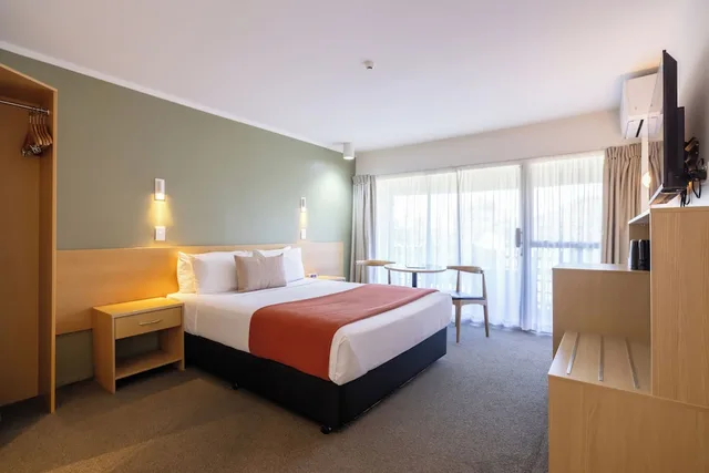 غرفة قياسية بسرير كوين بشرفة، Rose Park Hotel Auckland 6/10