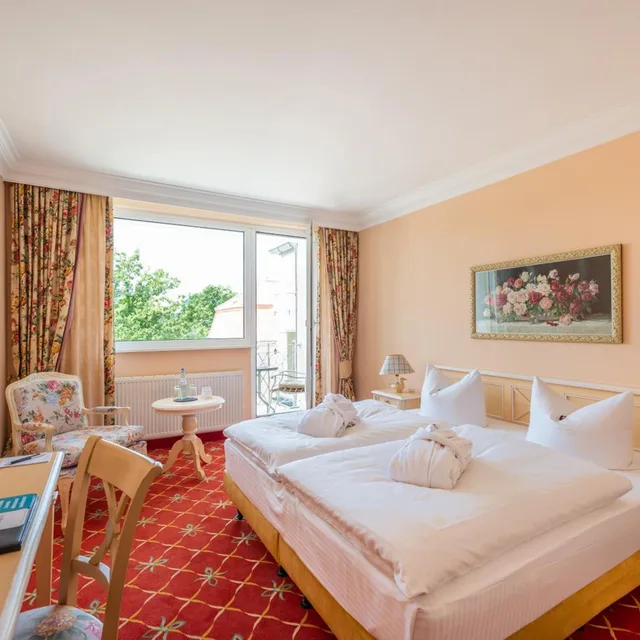 غرفة بسرير كينج بإطلالة على المدينة بشرفة، Rugard Thermal Strandhotel 2/10
