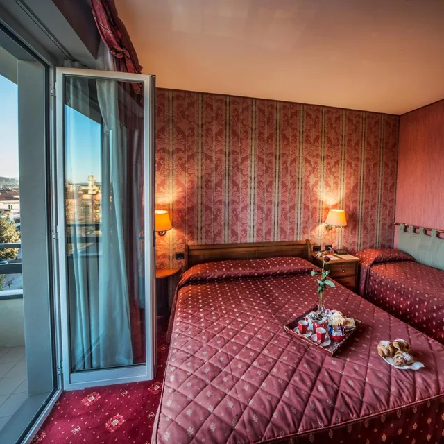 غرفة ثلاثية، Hotel Valdarno 2/4