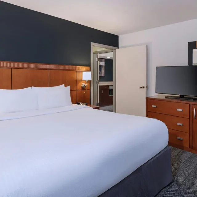 1 Bedroom, Suite, King Bed, Sofa, Balcony, Courtyard by Marriott Tampa North/I-75 Fletcher 1/4
