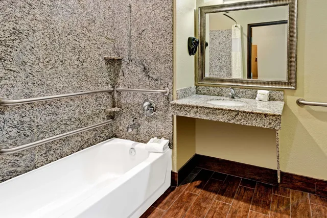 Room, 2 King Beds, Super 8 By Wyndham San Antonio/Alamodome Area 9/10