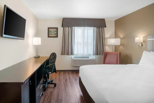 غرفة قياسية بسرير كوين، Econo Lodge Inn & Suites Springfield Main Street 6/10