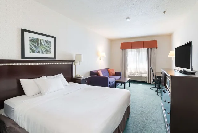 غرفة قياسية بسرير كوين، Rodeway Inn Urbana Champaign University Area 1/6