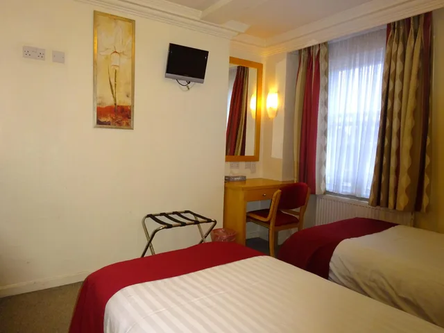 غرفة بسريرين منفصلين، Americana Hotel 4/5