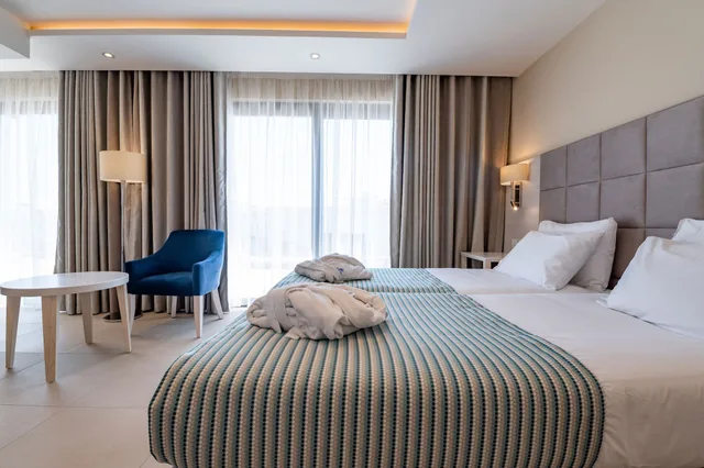 Deluxe, Double Bed, Hot Tub, Maritim Antonine Hotel and Spa Malta 6/10