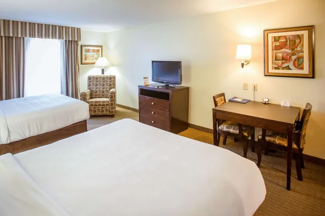 غرفة قياسية بسريرين كوين، MainStay Suites Knoxville North I-75 2/10