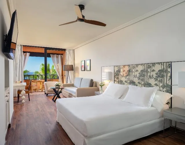 Room, Lateral Side Sea View، H10 Costa Adeje Palace 1/2