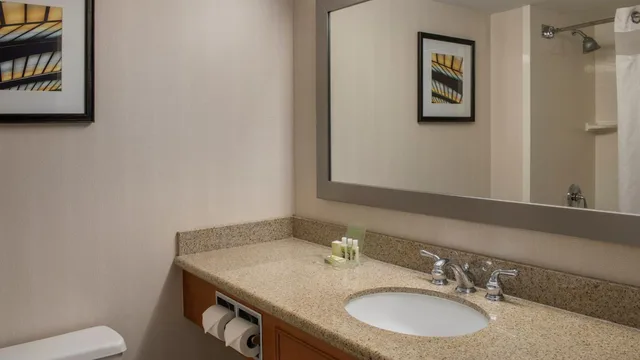 Room, 2 Queen Beds, High Floor, Holiday Inn Winnipeg South 3/4