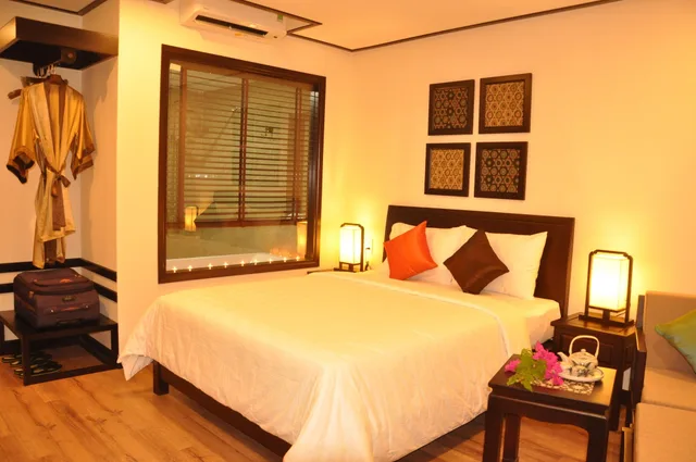 غرفة ديلوكس بسرير كينج بإطلالة على النهر بشرفة، The Quin Riverside Villa 1/6