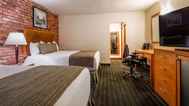 غرفة بسريرين كوين، Best Western Pine Tree Motel 3/4